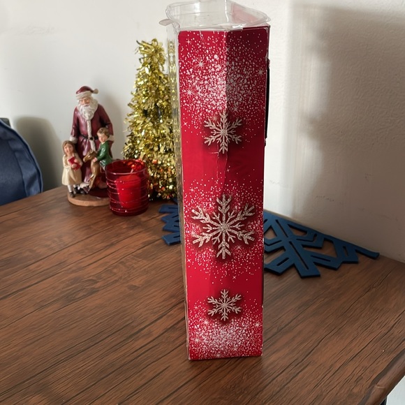 2020 Holiday Barbie - Picture 9 of 12